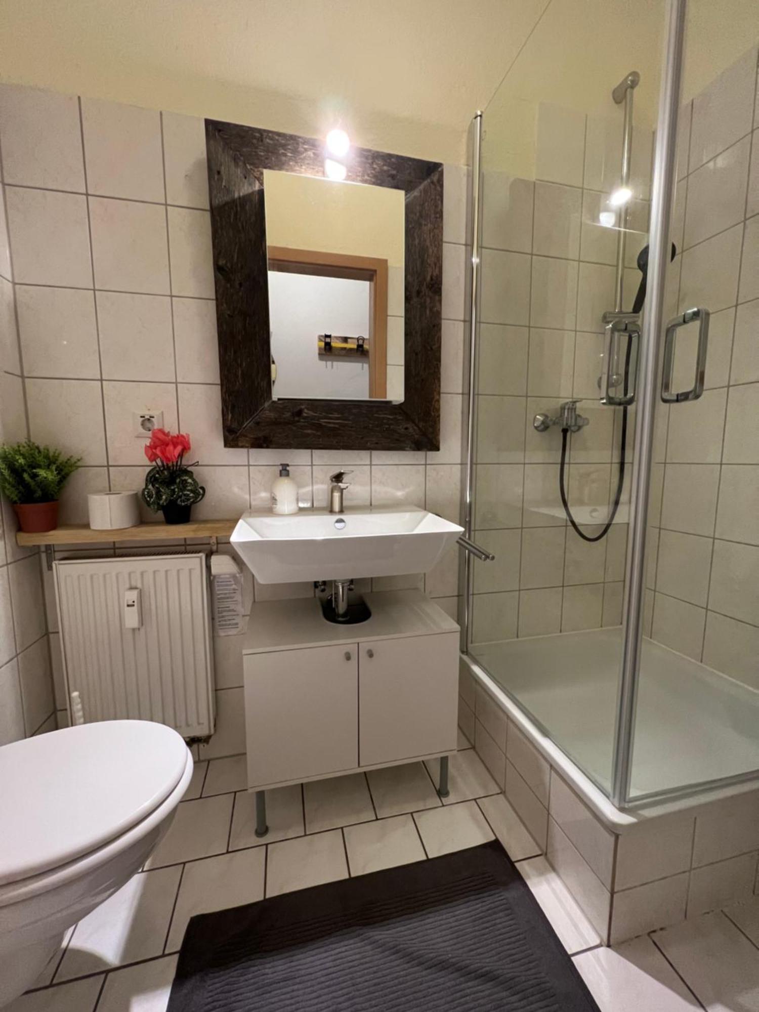 Helle Wohnung in Sudenburg mit Terrasse - WLAN, 4 Schlafplätze Magdeburg Exterior foto